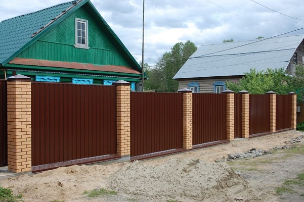 Комбинированные ограждения с камнем