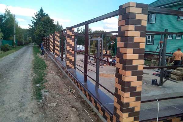 Кладка кирпичных столбов с соблюдением технологии